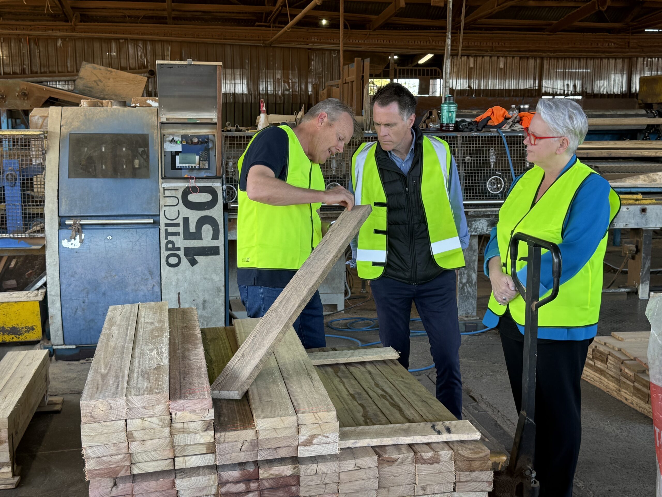Chris Minns (centre) and Penny Sharpe (right) with Andrew Hurford, Chair of Timber NSW, at the Hurford's Kempsey sawmill before making a call on the park. (Photo Credit: Supplied)